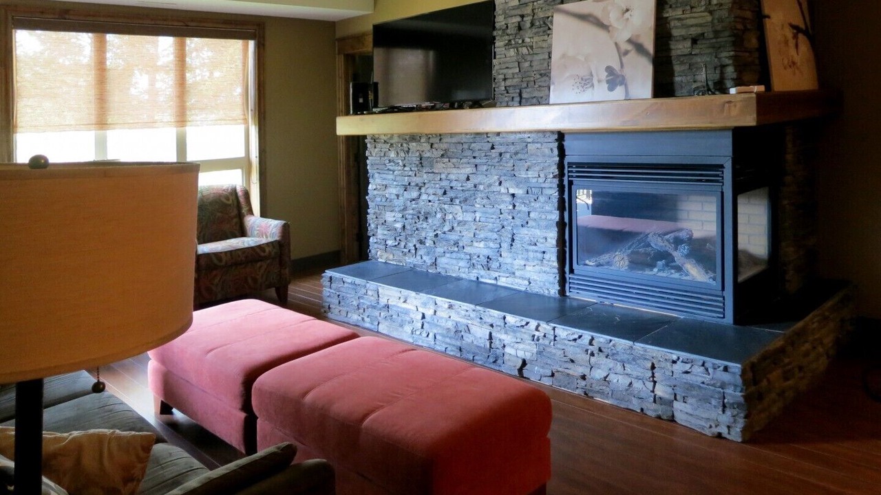 Photo of Livingroom in Radium Hot Springs