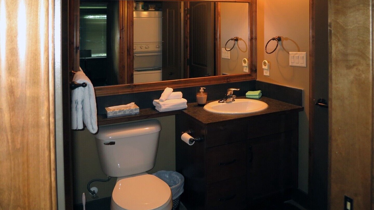 Photo of Bathroom in Radium Hot Springs