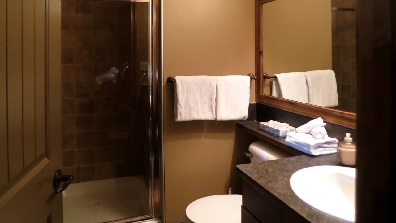 Photo of Bathroom in Radium Hot Springs