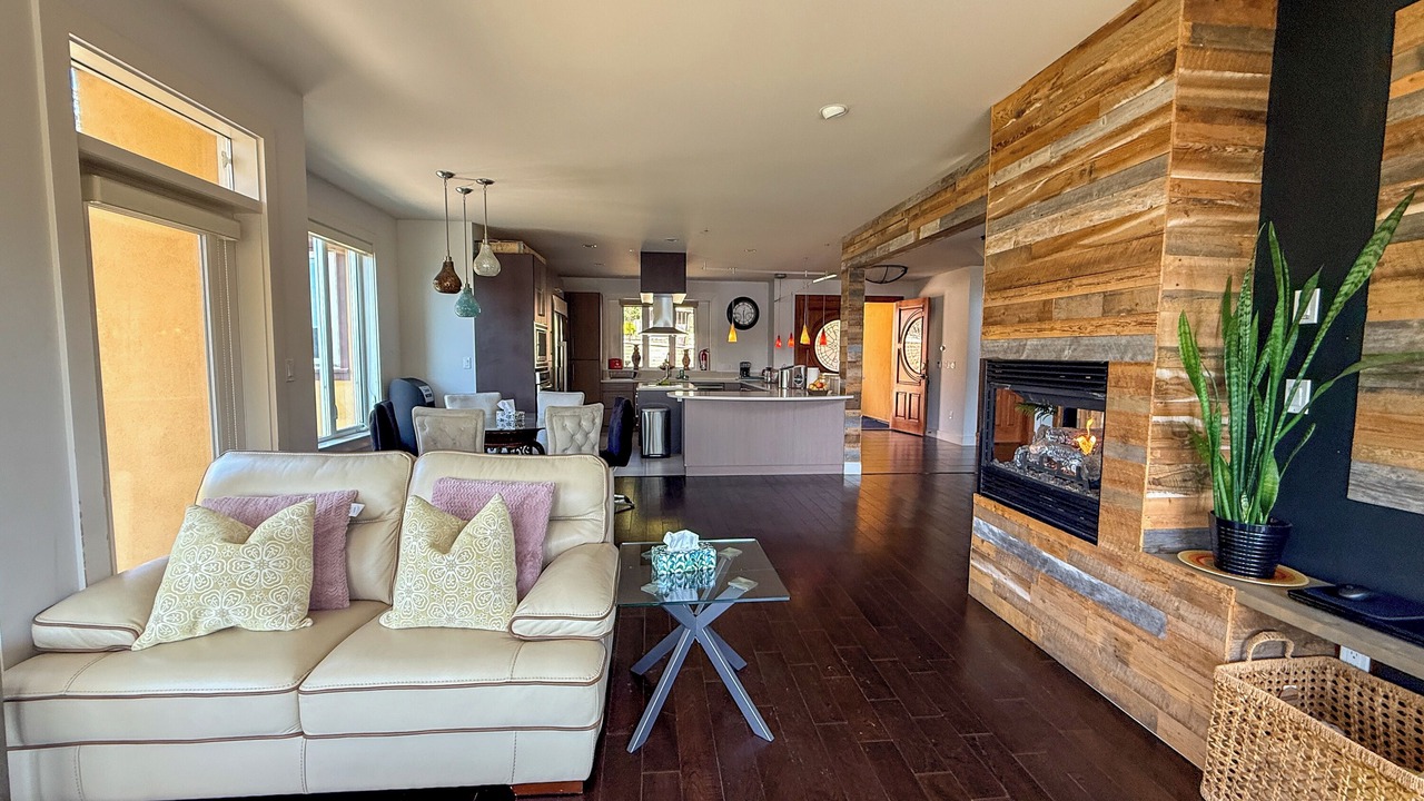 Photo of Livingroom in District of North Vancouver