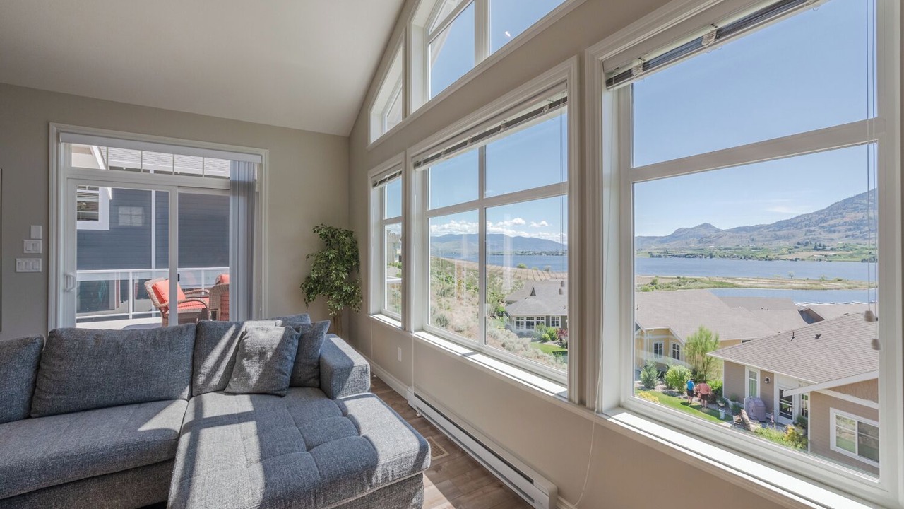 Photo of Livingroom in Osoyoos
