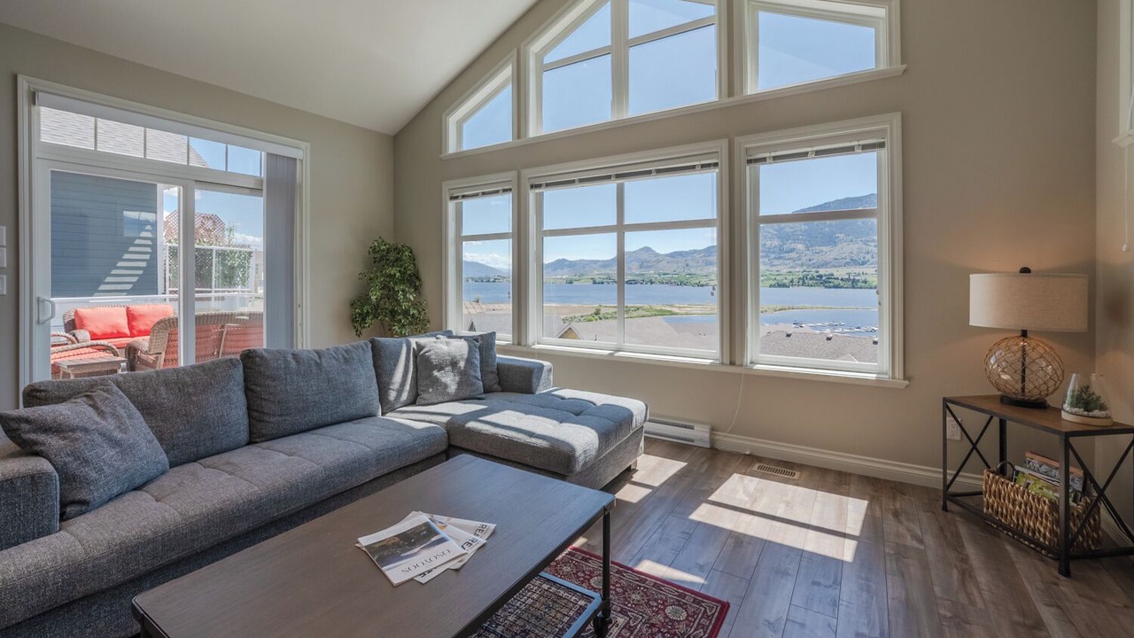 Photo of Livingroom in Osoyoos