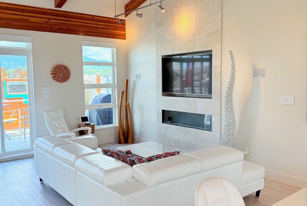 Photo of Livingroom in Lower Lonsdale
