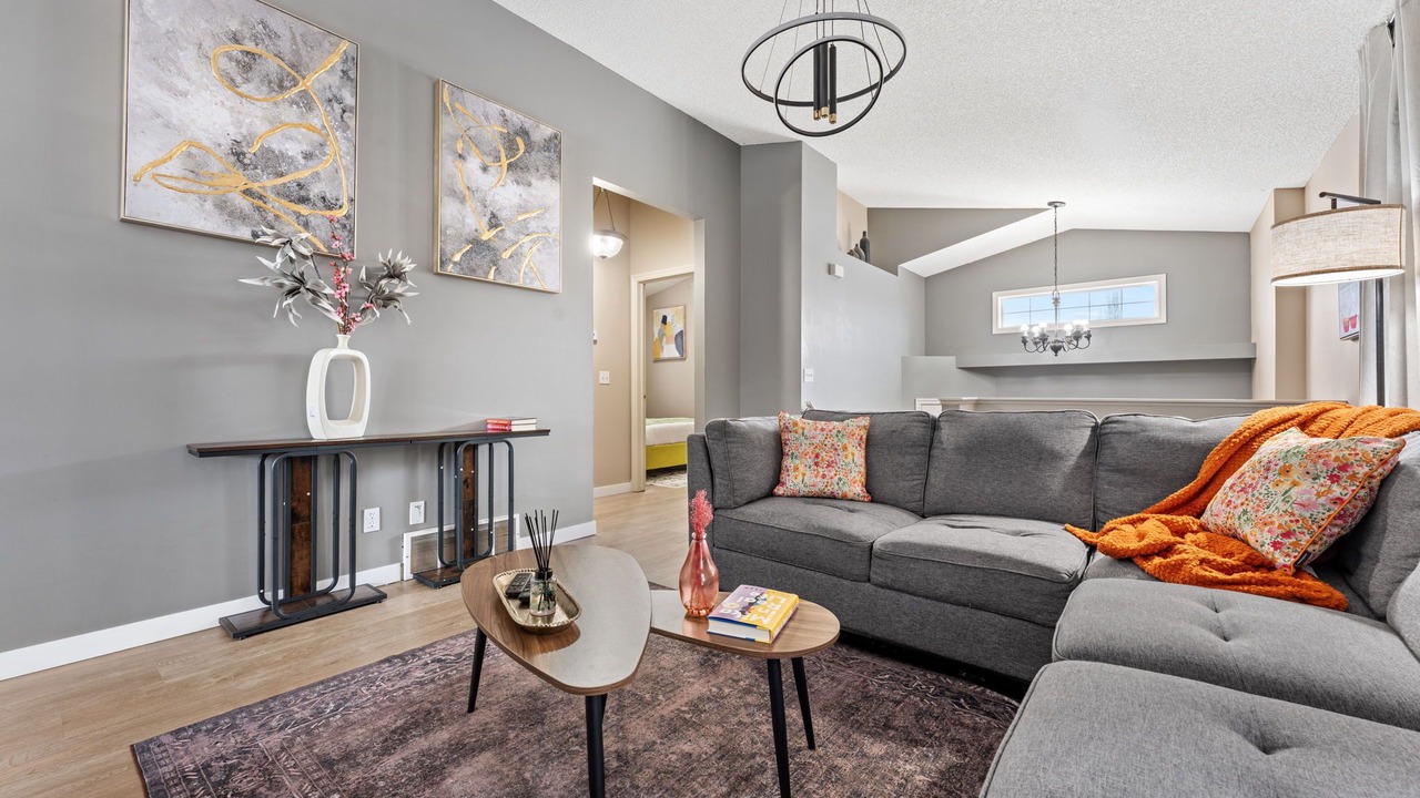 Photo of Livingroom in Southeast Edmonton