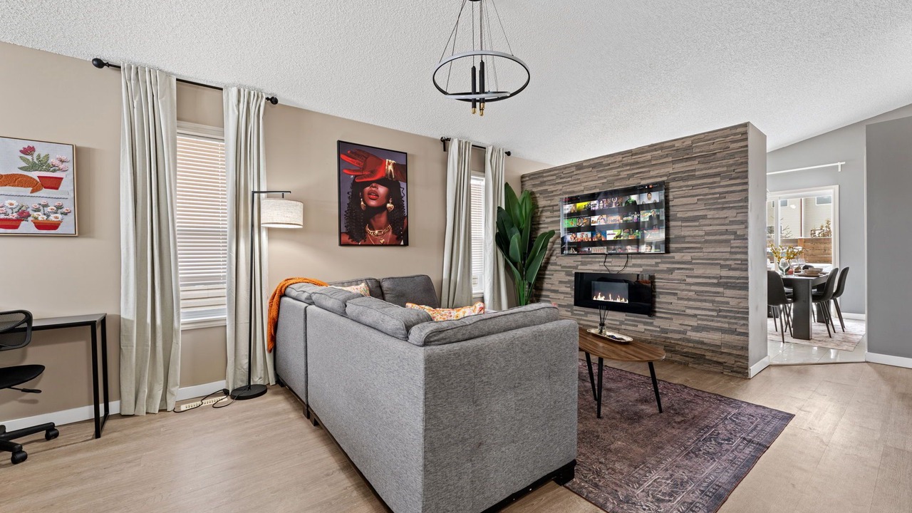 Photo of Livingroom in Southeast Edmonton