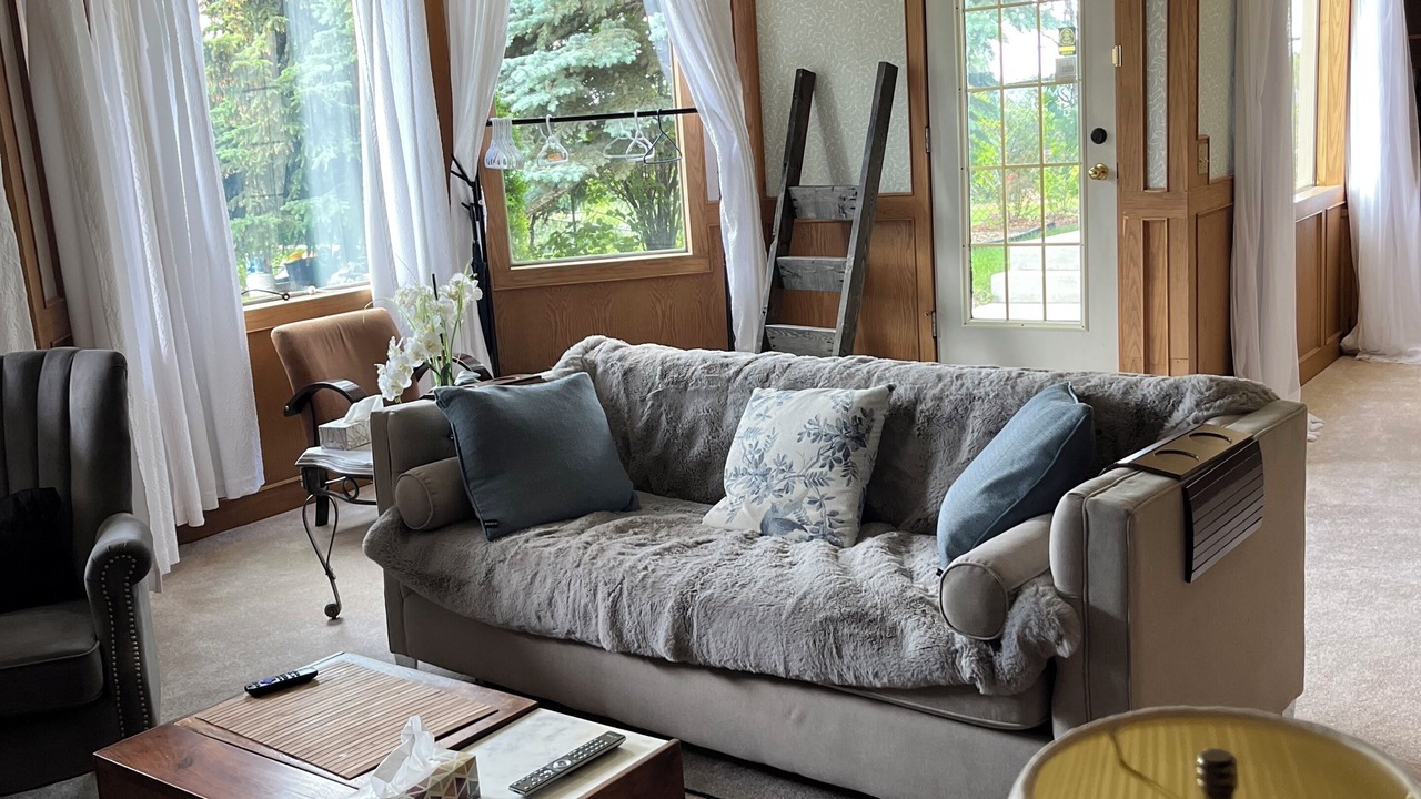 Photo of Livingroom in Southeast Calgary