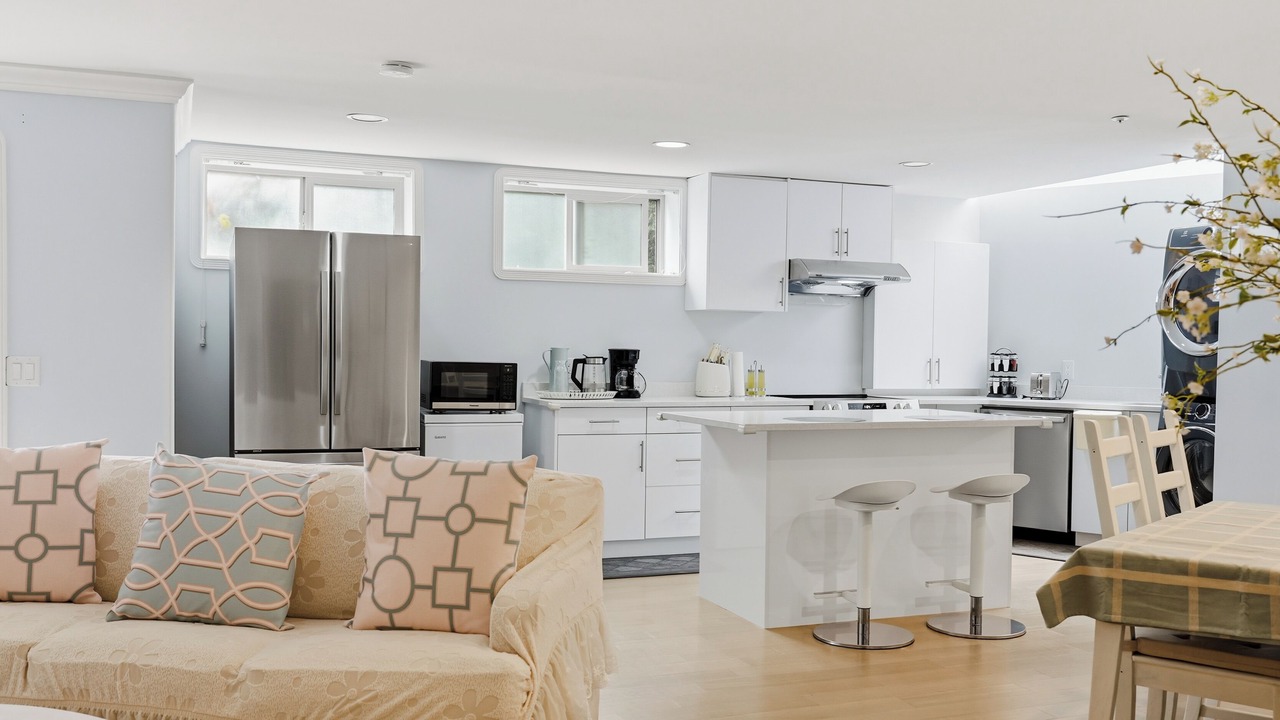 Photo of Livingroom in Kerrisdale