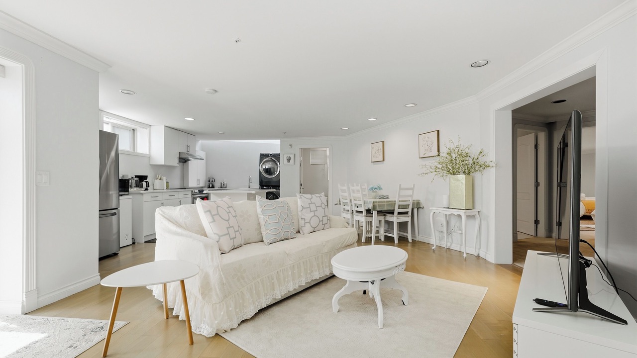 Photo of Livingroom in Kerrisdale