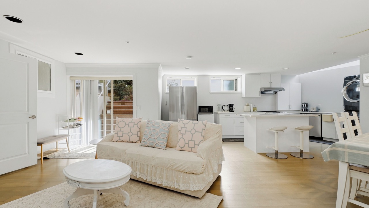 Photo of Livingroom in Kerrisdale