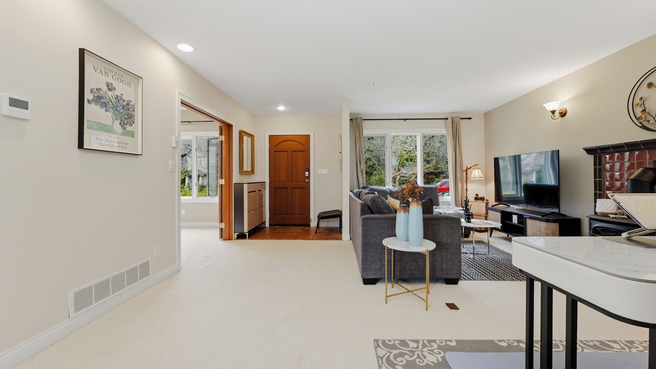 Photo of Livingroom in West Point Grey
