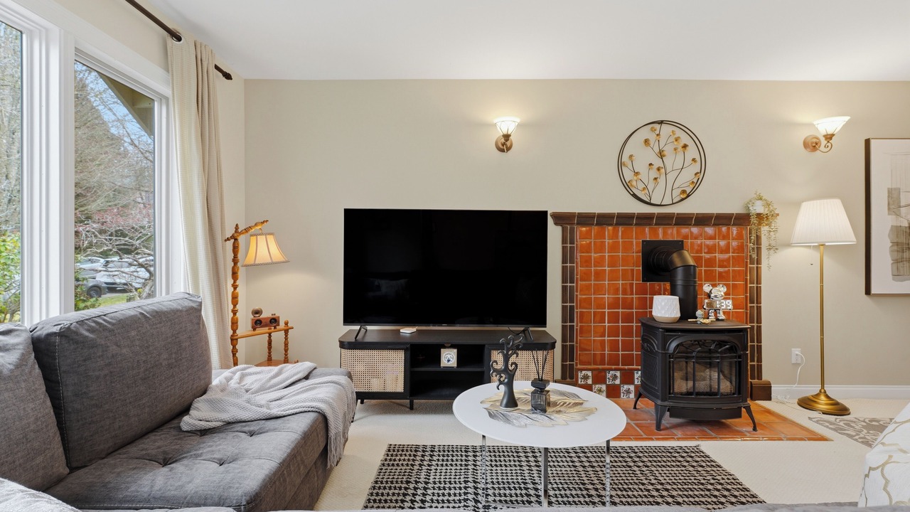 Photo of Livingroom in West Point Grey