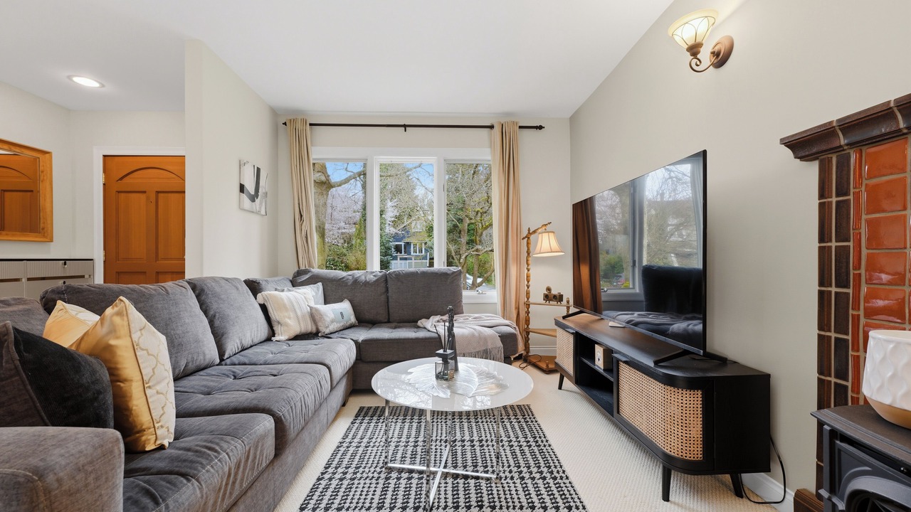 Photo of Livingroom in West Point Grey