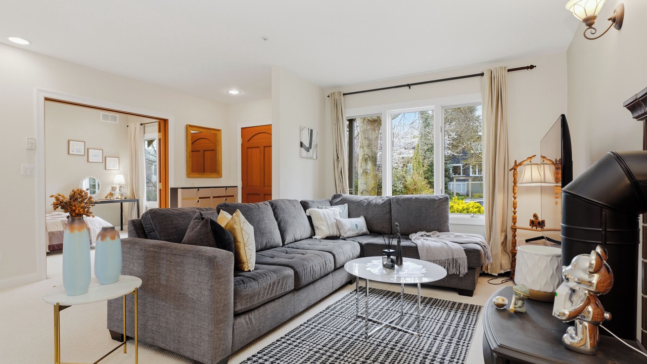 Photo of Livingroom in West Point Grey