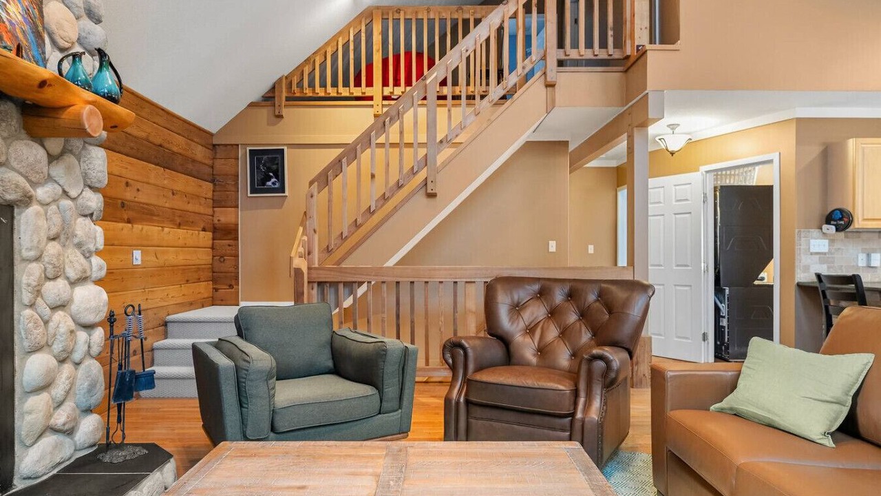Photo of Livingroom in East Kootenay