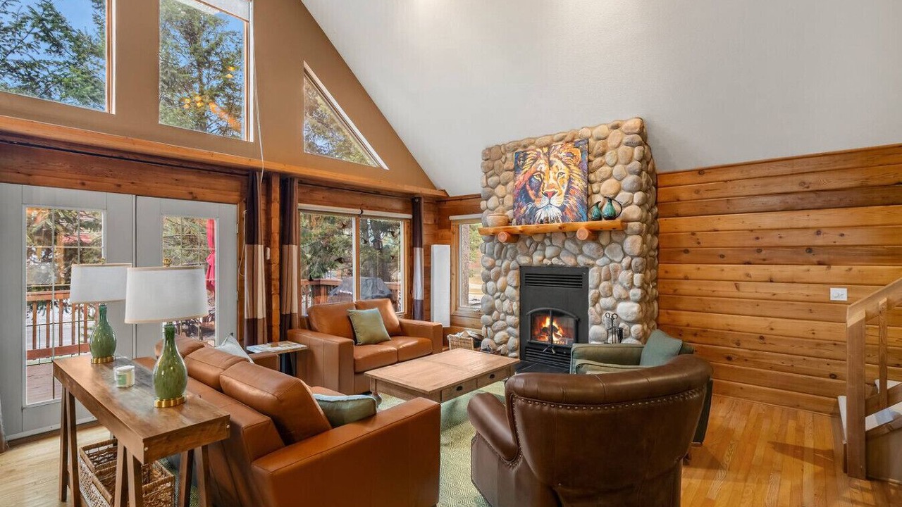 Photo of Livingroom in East Kootenay