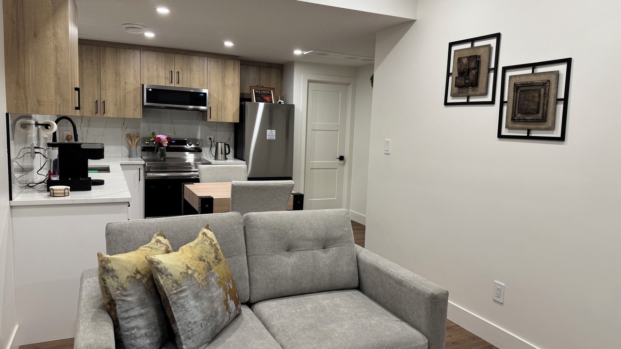 Photo of Livingroom in Division No. 11