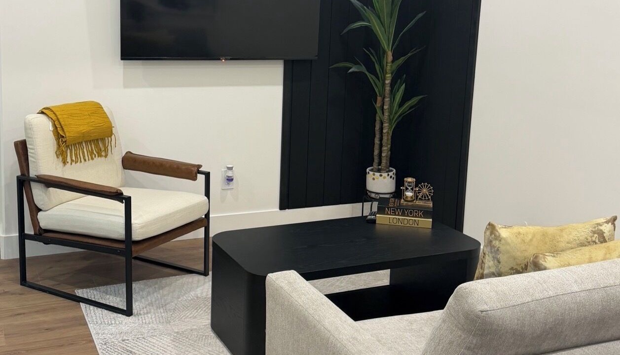 Photo of Livingroom in Division No. 11