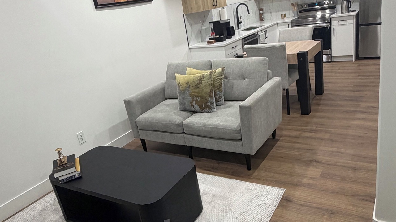 Photo of Livingroom in Division No. 11