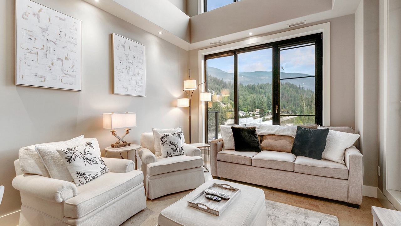 Photo of Livingroom in Sicamous