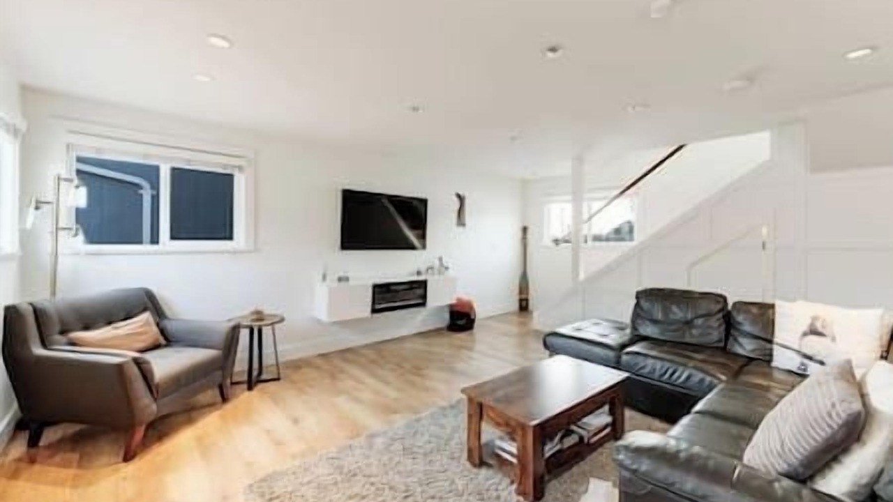Photo of Livingroom in Lower Lonsdale
