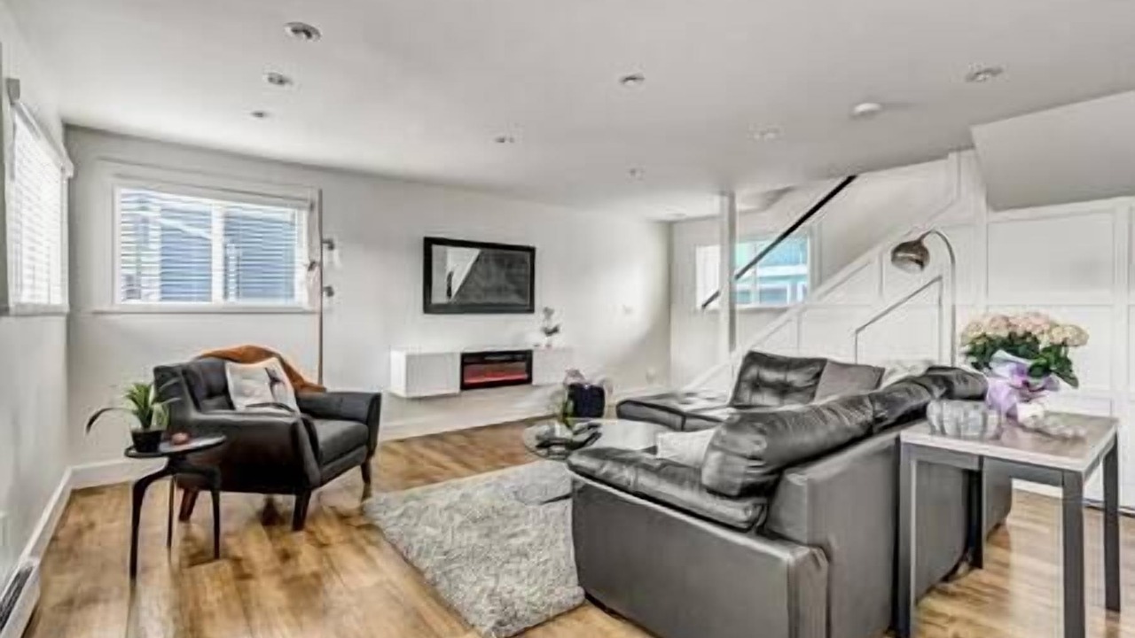 Photo of Livingroom in Lower Lonsdale