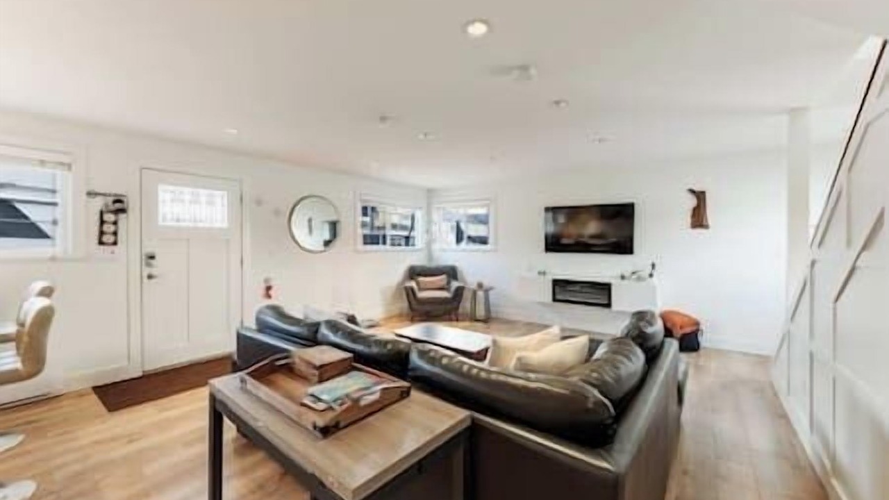 Photo of Livingroom in Lower Lonsdale