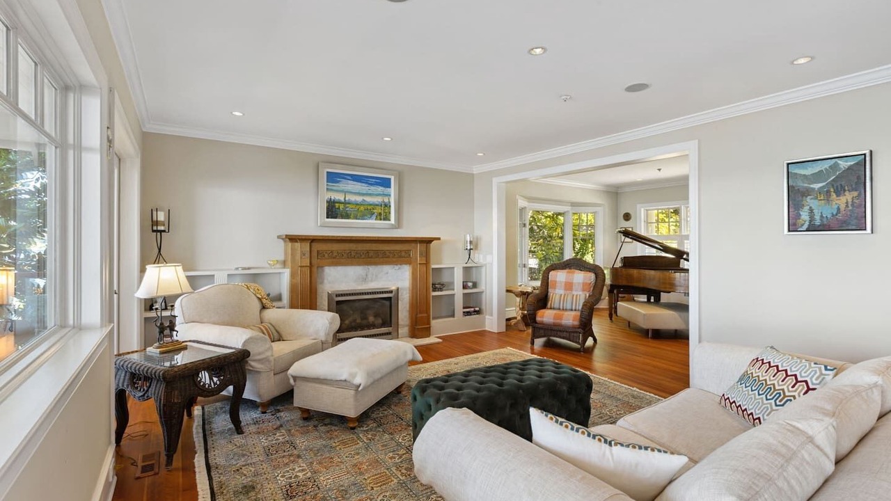 Photo of Livingroom in West Vancouver