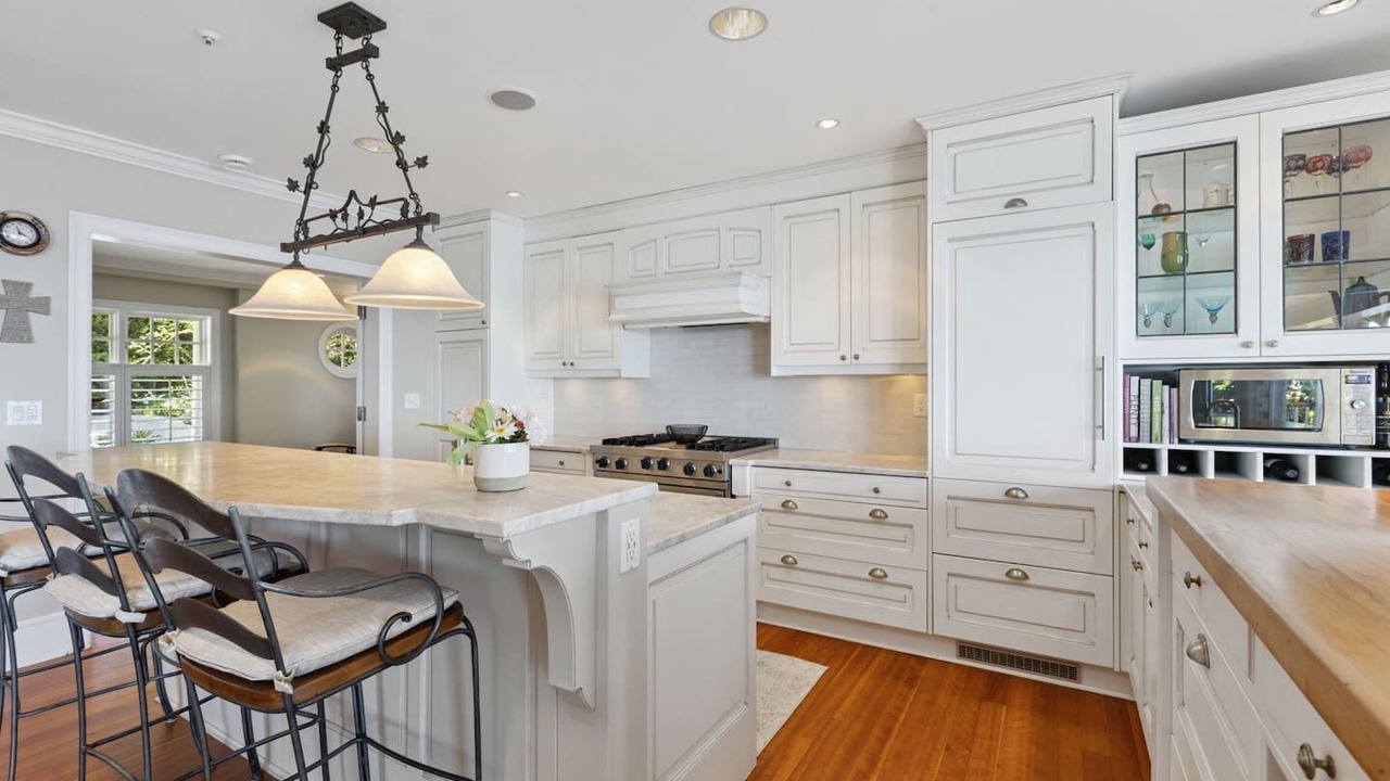 Photo of Kitchen in West Vancouver