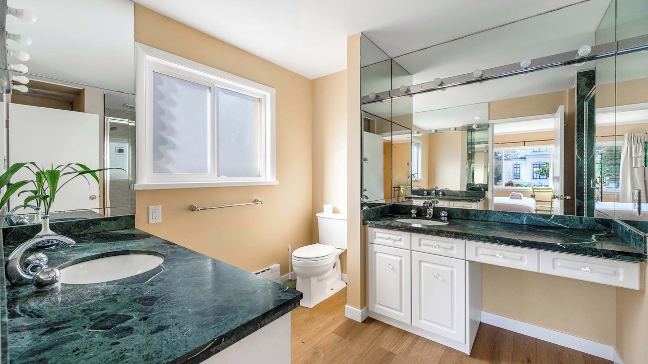 Photo of Bathroom in Oakridge