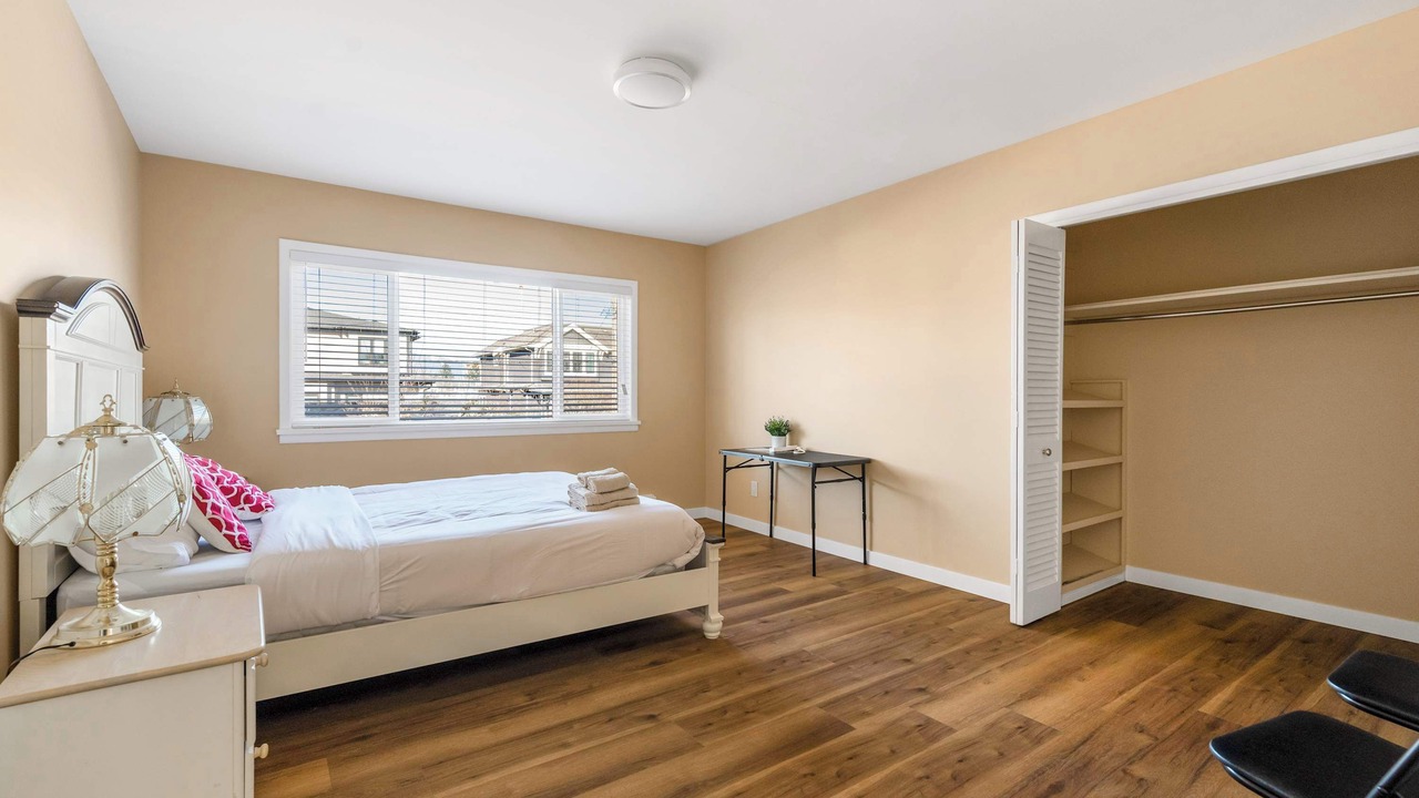 Photo of Bedroom in Oakridge