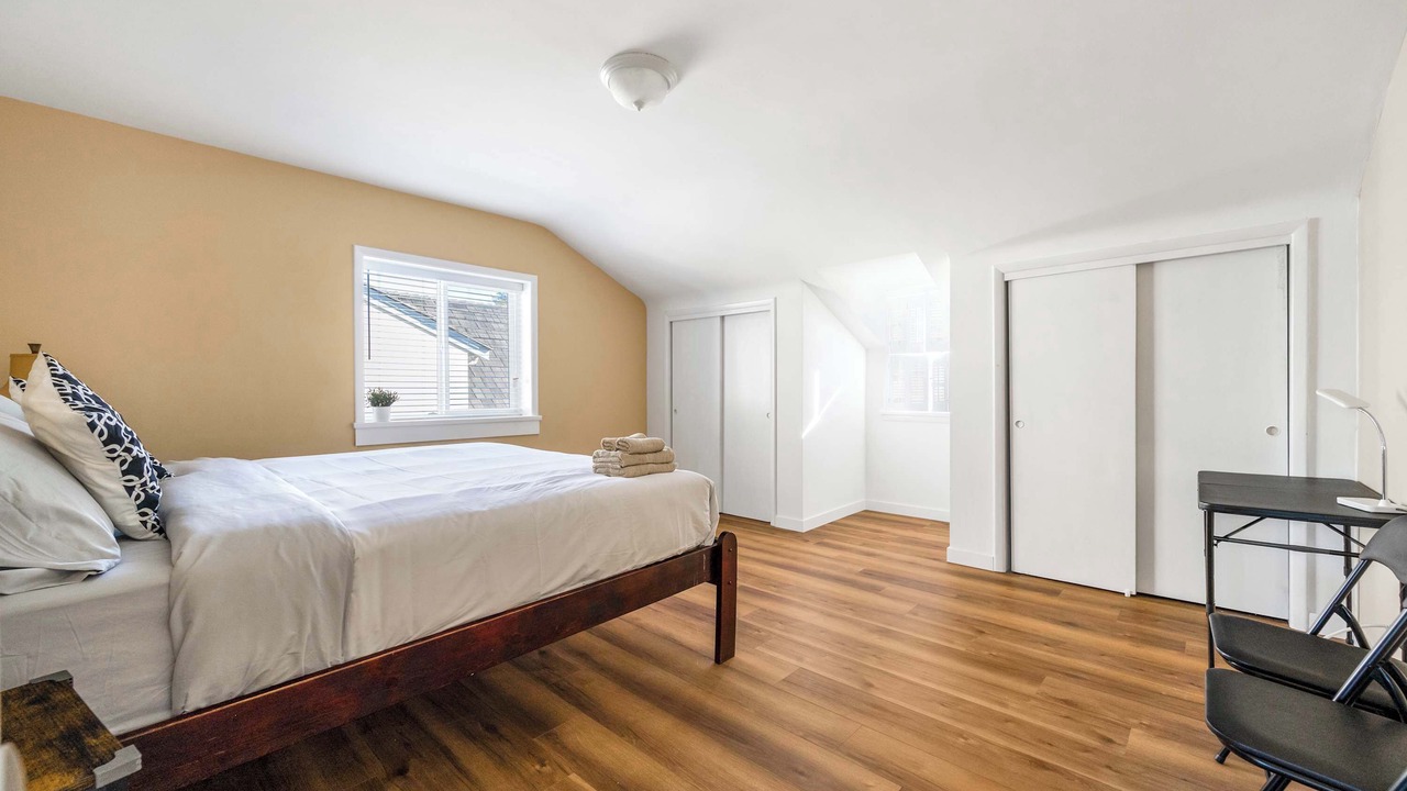 Photo of Bedroom in Oakridge
