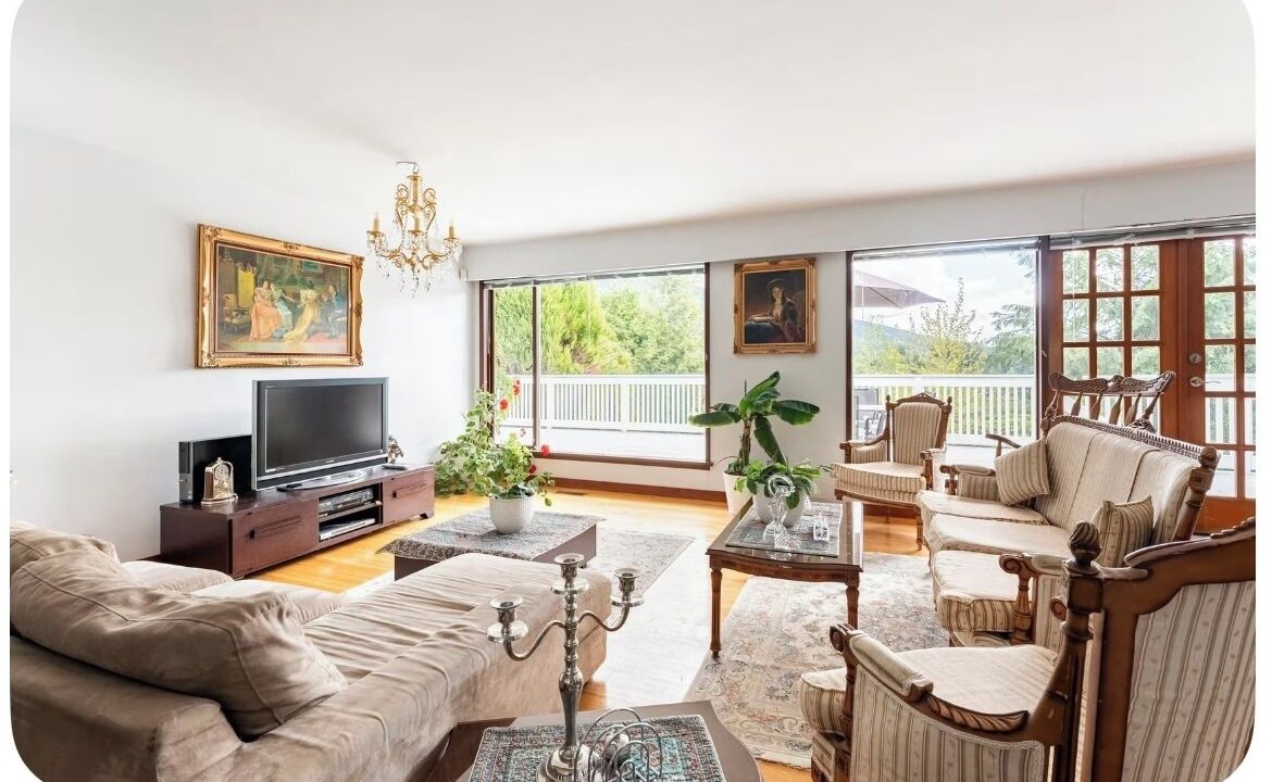 Photo of Livingroom in West Vancouver