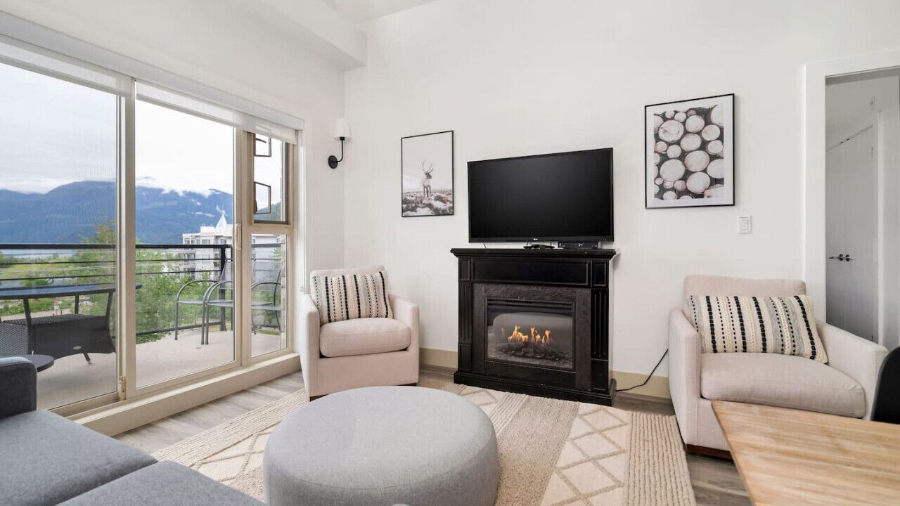 Photo of Livingroom in Harrison Hot Springs
