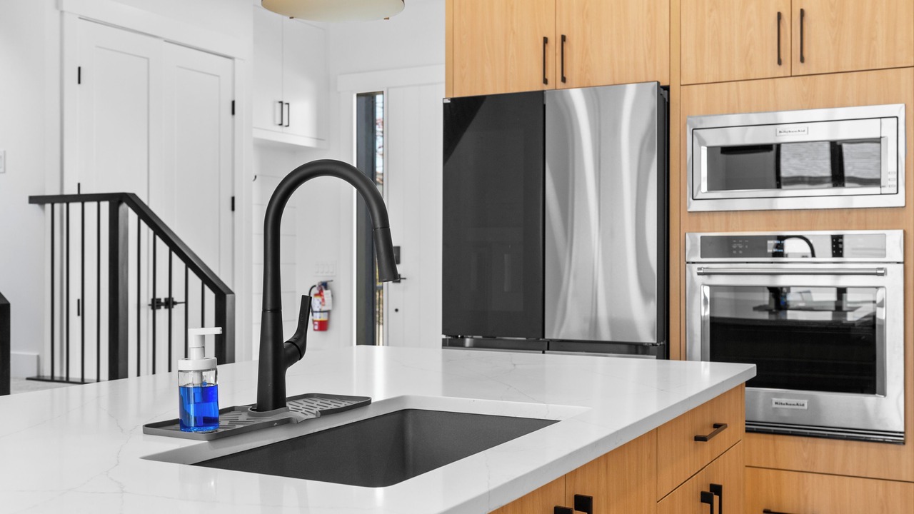 Photo of Kitchen in Banff Trail