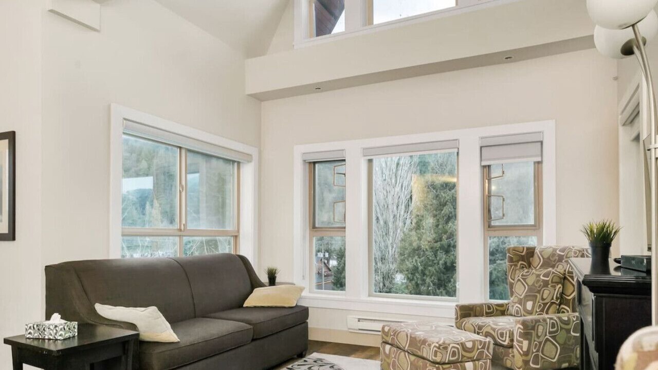 Photo of Livingroom in Harrison Hot Springs