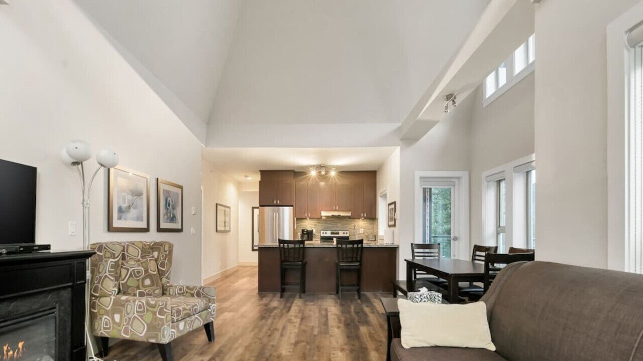 Photo of Livingroom in Harrison Hot Springs