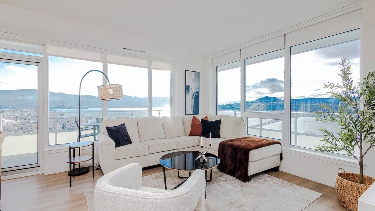 Photo of Livingroom in Downtown Kelowna