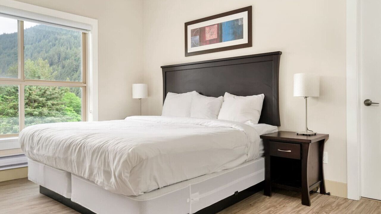 Photo of Bedroom in Harrison Hot Springs