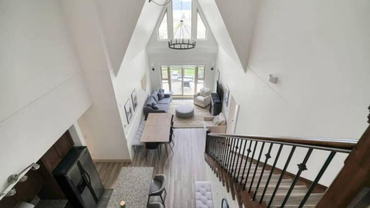 Photo of Livingroom in Harrison Hot Springs