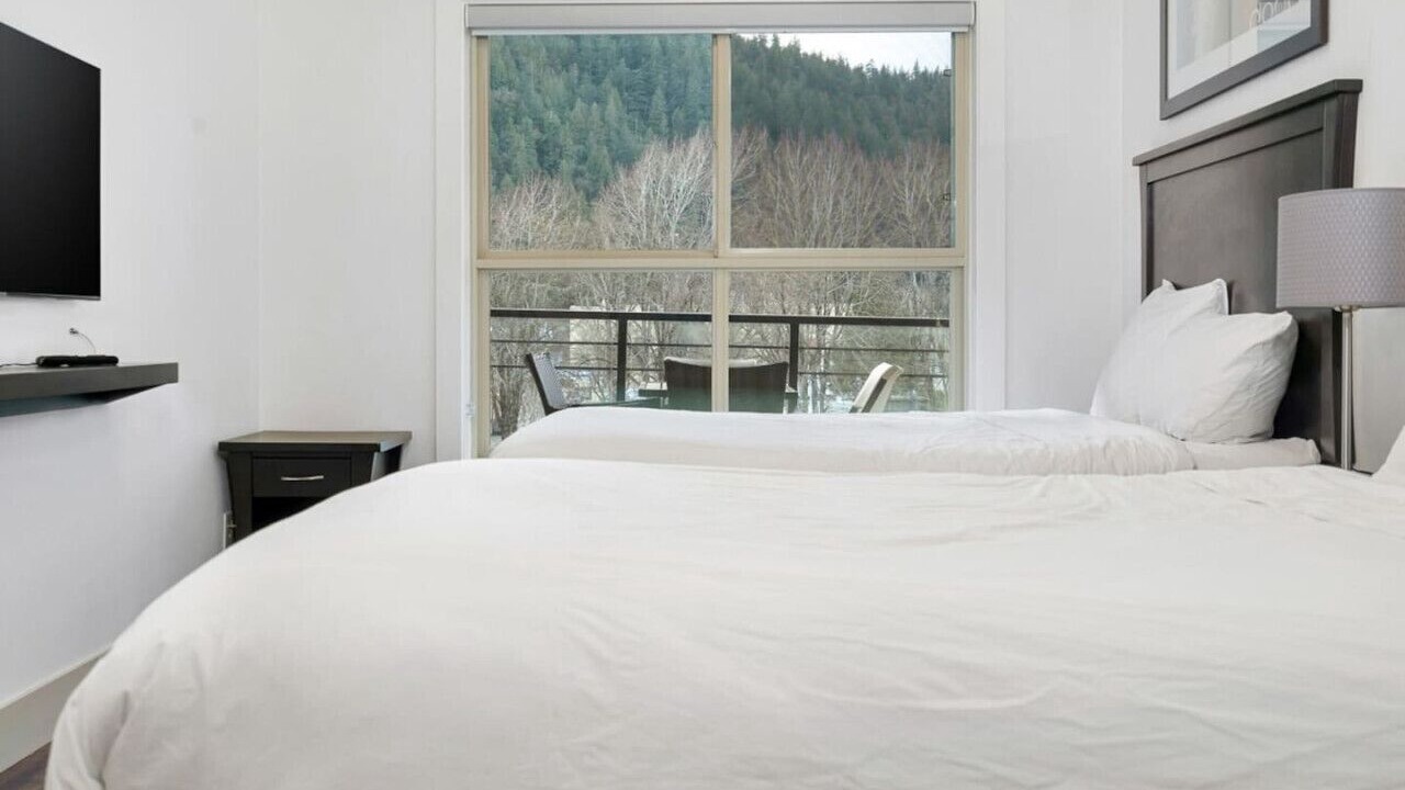 Photo of Bedroom in Harrison Hot Springs