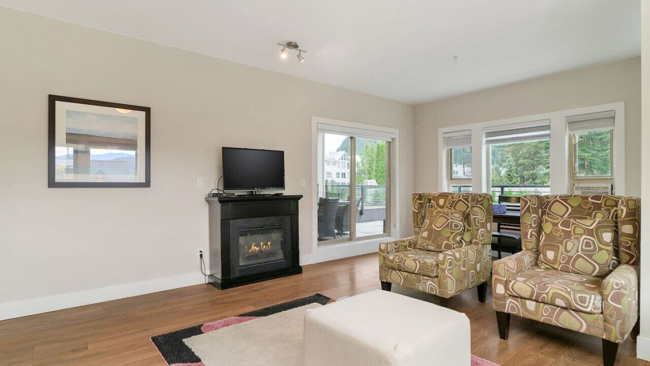 Photo of Livingroom in Harrison Hot Springs