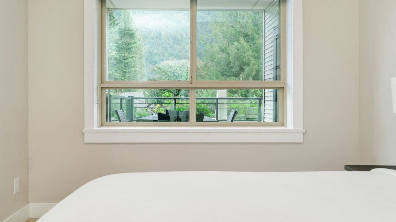 Photo of Bedroom in Harrison Hot Springs
