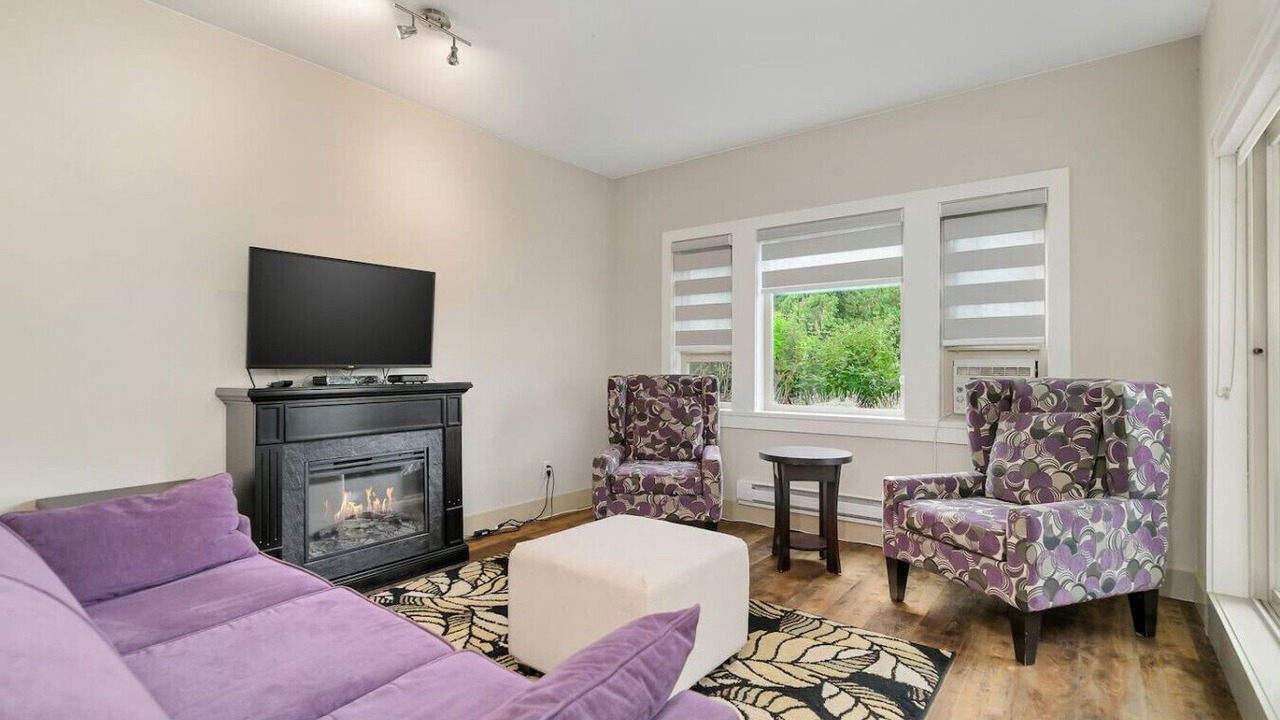 Photo of Livingroom in Harrison Hot Springs