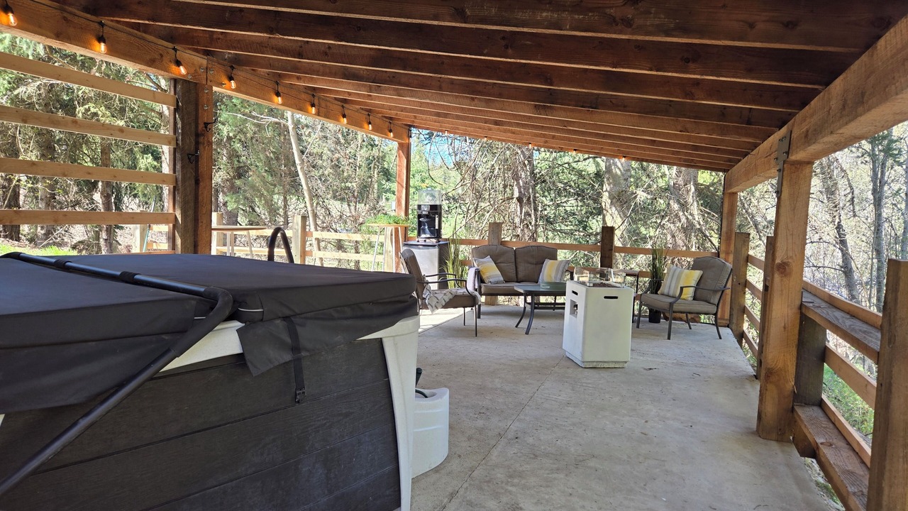 Photo of Patio Balcony in Salmon Arm
