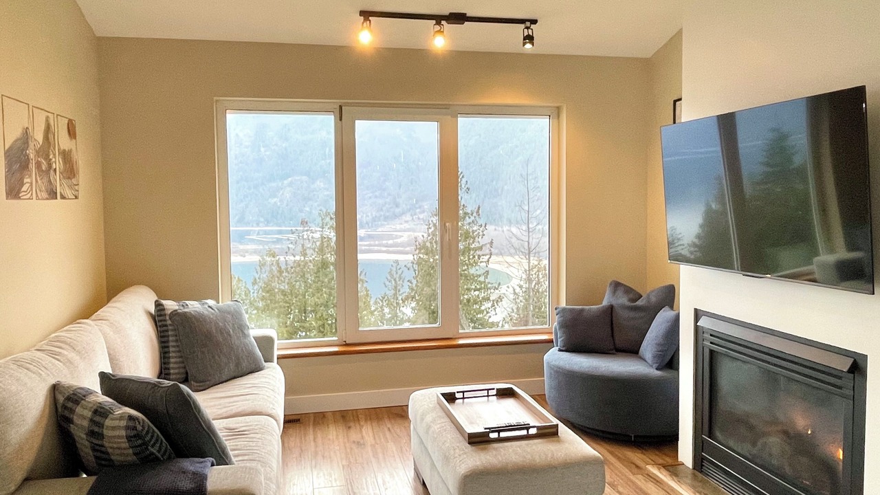 Photo of Livingroom in Sicamous