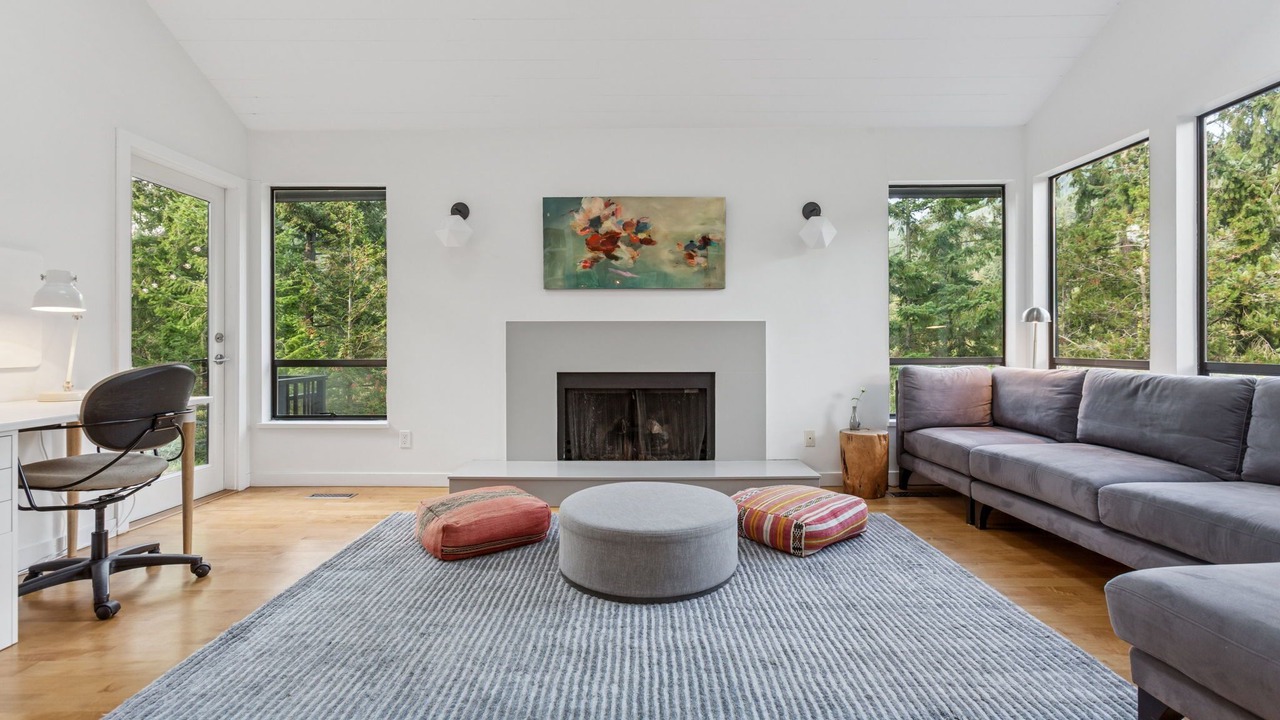Photo of Livingroom in West Vancouver
