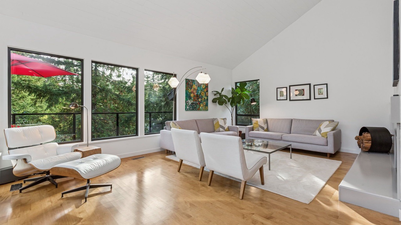 Photo of Livingroom in West Vancouver