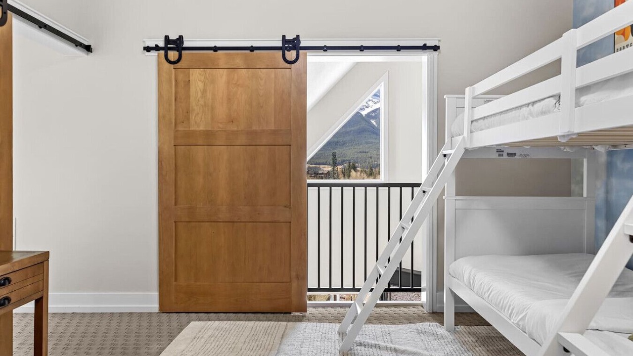 Photo of Bedroom in Cougar Creek