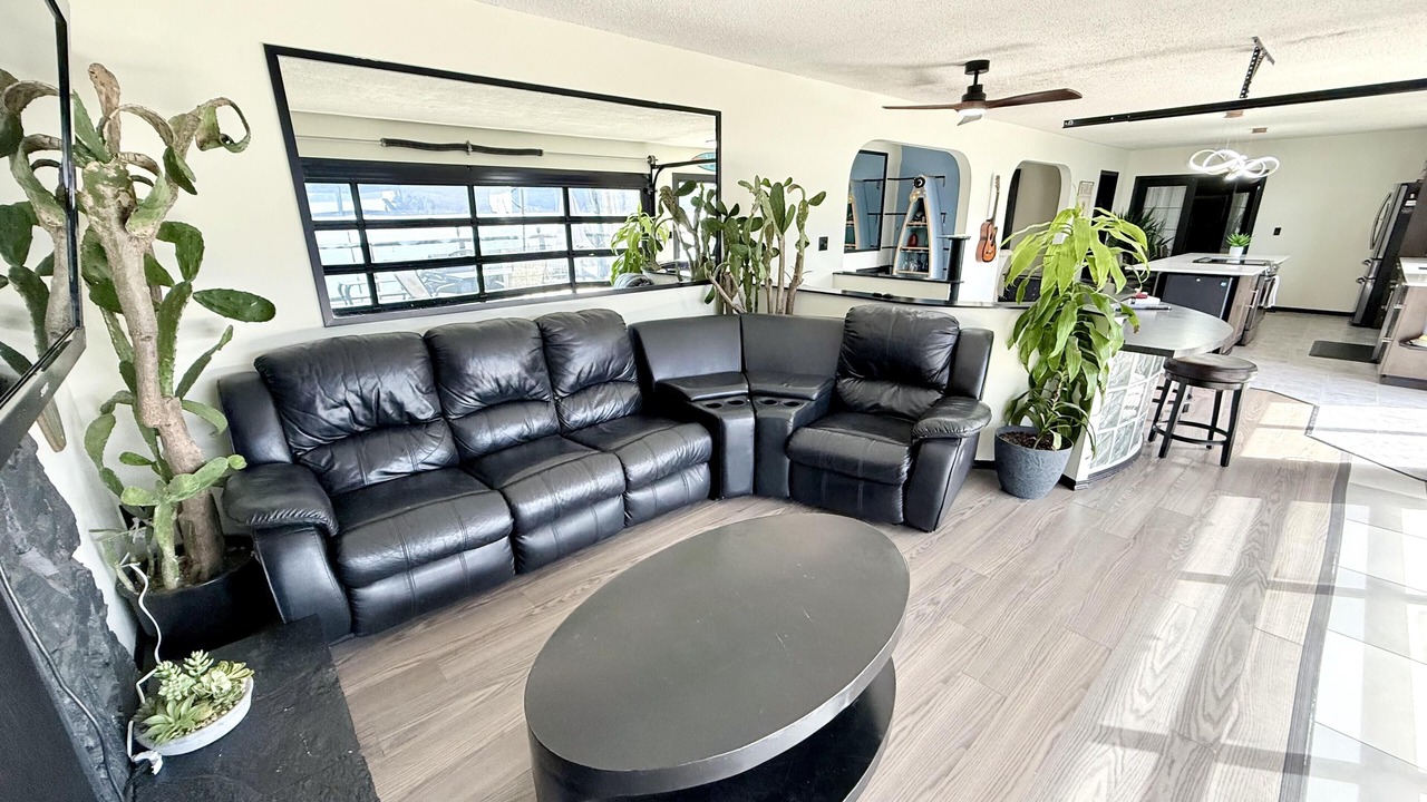 Photo of Livingroom in Anglemont