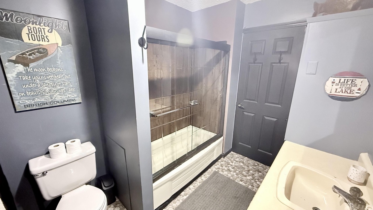 Photo of Bathroom in Anglemont